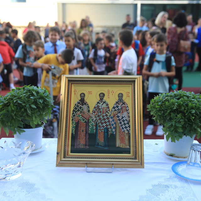 Καταργείται η γιορτή των Τριών Ιεραρχών για φροντιστήρια και κέντρα ξένων γλωσσών