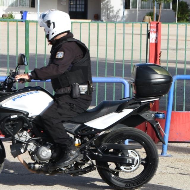 Ωρωπός: Αιματηρή συμπλοκή 15χρονων για ένα μπουφάν - Η αστυνομία ψάχνει το μαχαίρι της επίθεσης