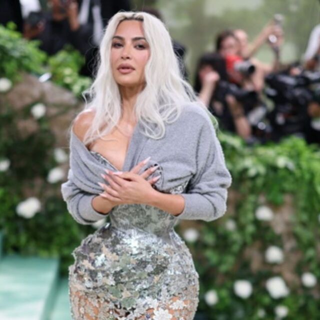 Κιμ Καρντάσιαν: Αντιδράσεις για την εμφάνισή της  - Δεν μπορεί να αναπνεύσει, γράφουν οι φαν της