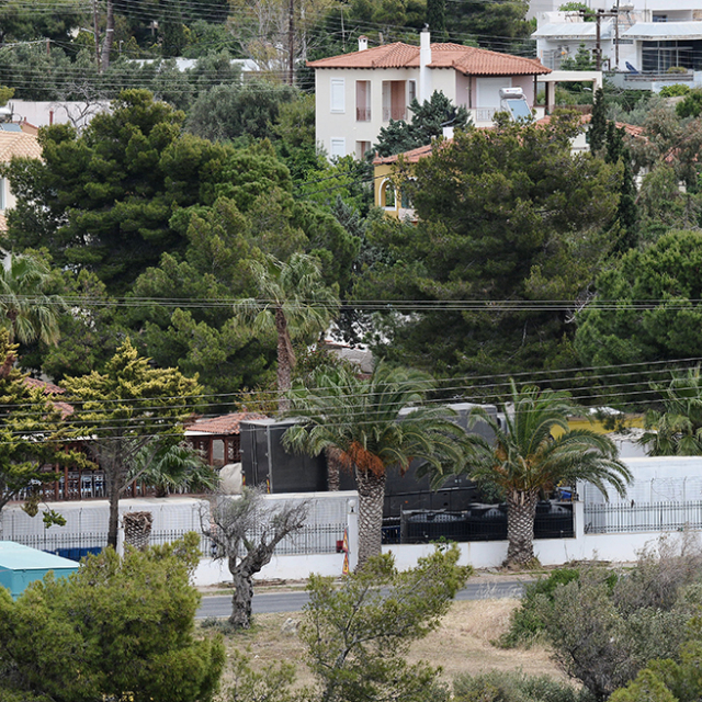 Αρτέμης Σώρρας: Η βίλα-αρχηγείο στο Λαγονήσι, ο πλειστηριασμός και ο ξυλοδαρμός