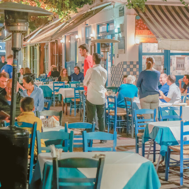 Τουρισμός 2024:  Διακοπές με φαγητό από σούπερ μάρκετ και take away