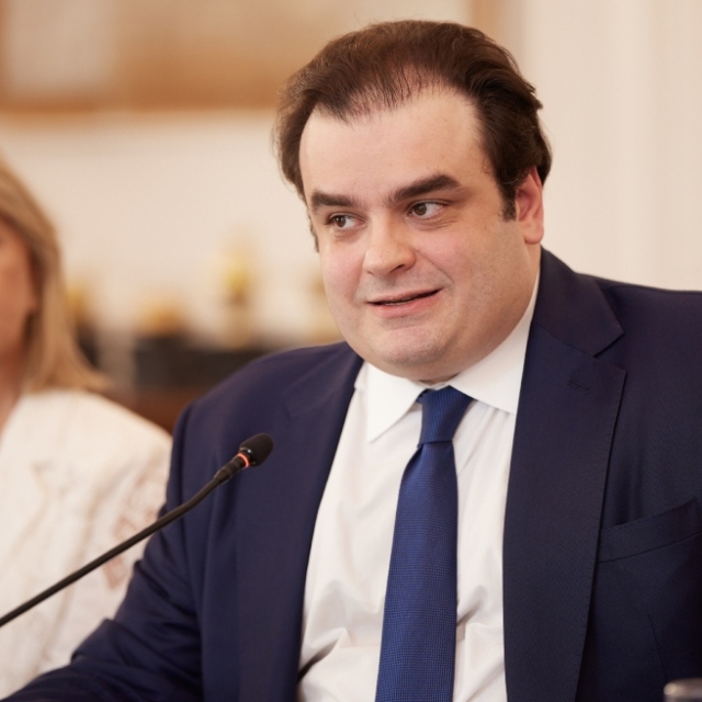 Πιερρακάκης προς ΟΛΜΕ: Ερχεται νέο πλαίσιο για τις σχολικές εκδρομές και νέα πρόσκληση για το ψηφιακό φροντιστήριο