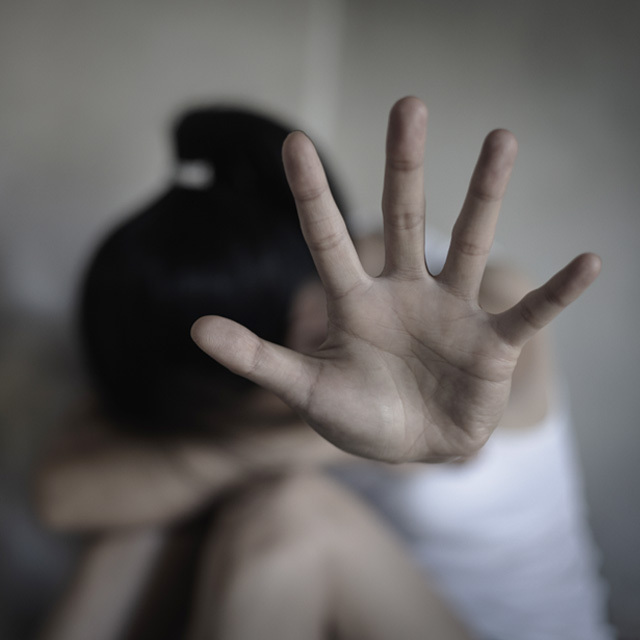 «Τι να σου πω μαμά, ότι με βίασαν;» - Συγκλονίζει η περιγραφή της 14χρονης για τα όσα πέρασε στα χέρια των τεσσάρων Ρομά