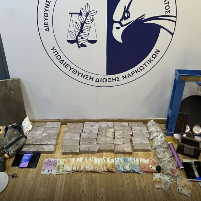 Δυτική Αττική: Συνελήφθησαν μέλη συμμορίας που προμήθευε ηρωίνη σε μικροεμπόρους – Κατασχέθηκαν πάνω από 19 κιλά ηρωίνης