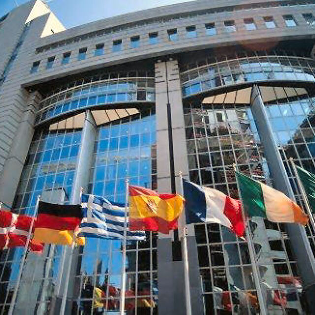 Eurogroup gives the "green light" for the first loan installments