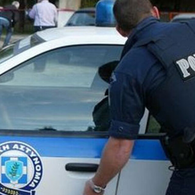 Μεσολόγγι: Διακινούσαν εκατοντάδες ναρκωτικά χάπια και καπνό