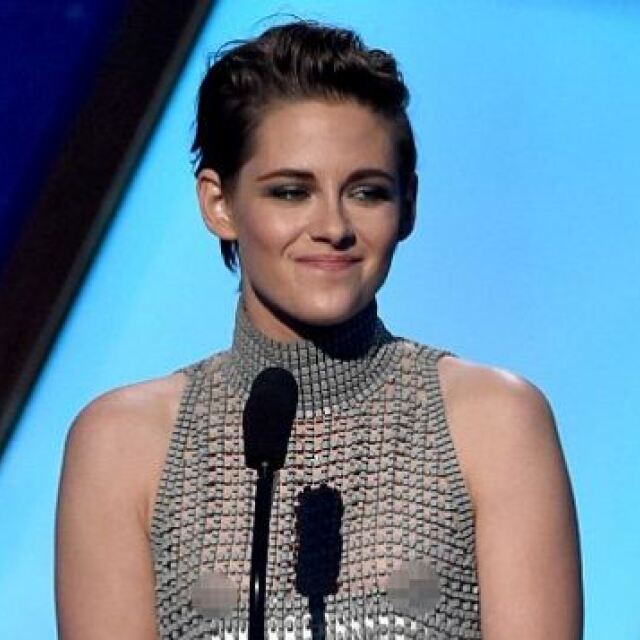 Το φόρεμα πρόδωσε το στήθος της Kristen Stewart