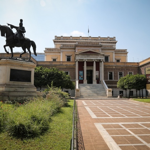 «Ρίχναμε λάδι γιατί η Αγία Γραφή λέει πως είναι θαυματουργό» λένε οι γυναίκες που βανδάλιζαν μουσεία