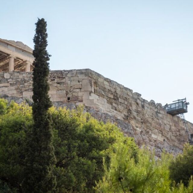 Ακρόπολη: Έτοιμος ο νέος ανελκυστήρας σε τέσσερις μήνες