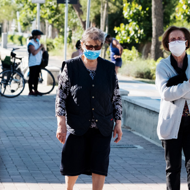 Κορωνοϊός - ΠΟΥ: Οι πολίτες να φορούν μάσκα σε δημόσιους χώρους