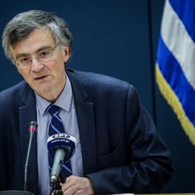 Κορωνοϊός: Ξεφεύγει η κατάσταση - Νέοι και συνωστισμός τα προβλήματα- Τα μηνύματα Τσιόδρα