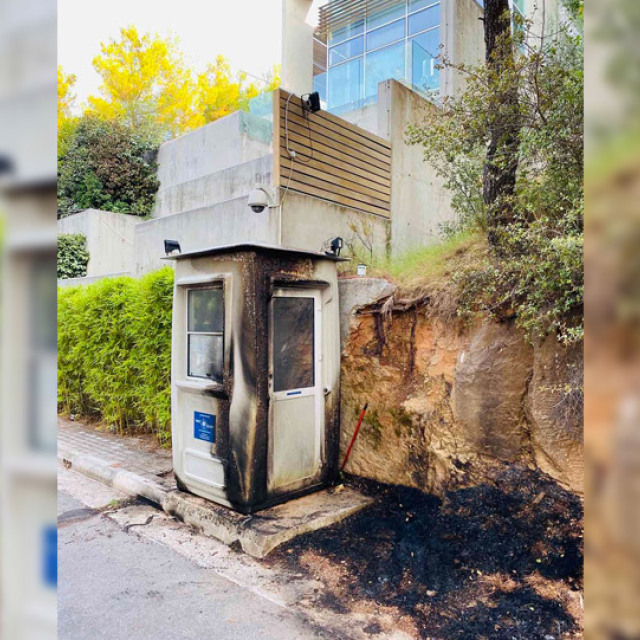 Μένιος Φουρθιώτης: Επίθεση με εμπρηστικούς μηχανισμούς στο σπίτι του 