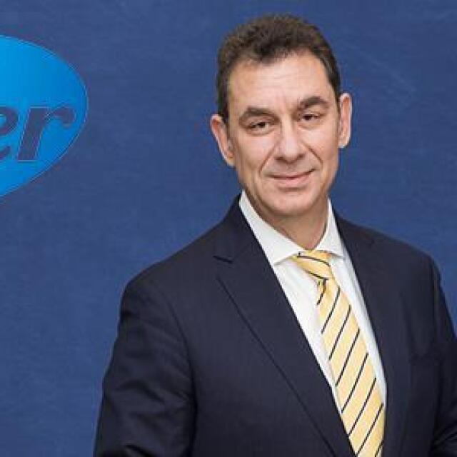 Pfizer - Δρ. Άλμπερτ Μπουρλά: Ο ιός είναι ο εχθρός - Γιατί είναι ασφαλές το εμβόλιό μας