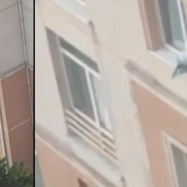 Τουρκία: Βίντεο που παγώνει το αίμα δείχνει νήπιο να κάθεται στο περβάζι παράθυρου πολυκατοικίας
