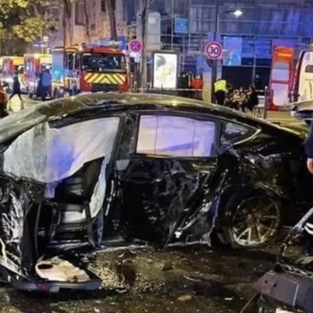 Τρελό Tesla σπέρνει πανικό και αίμα στο Παρίσι