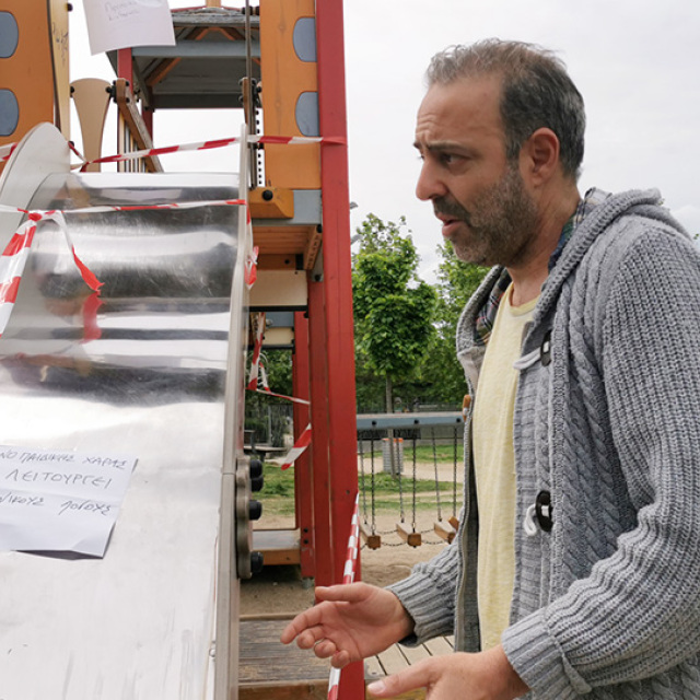 Θεσσαλονίκη: Ξεσπά ο πατέρας της 8χρονης που έχασε το δάχτυλό της σε τσουλήθρα - Δείτε βίντεο