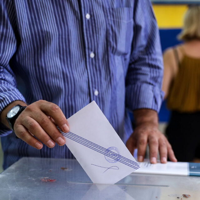 Τρεις δημοσκοπήσεις μετά τη ΔΕΘ: Σταθερά μπροστά η ΝΔ με διαφορά από 7,3% έως 8%