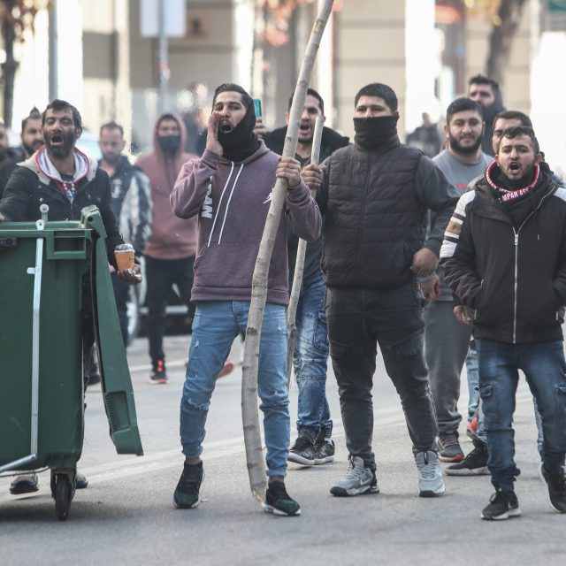 Ρομά ξάδερφος του 16χρονου απειλεί: Θα πάρουμε τον νόμο στα χέρια μας αν δεν τιμωρηθεί ο αστυνομικός