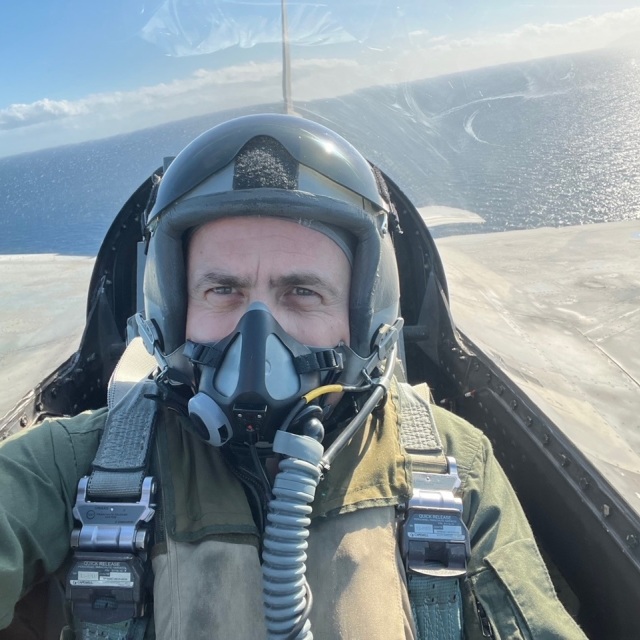 Πτήση με μαχητικό F-16: «Δυσκολεύομαι να πιστέψω όσα είδα και όσα έζησα»