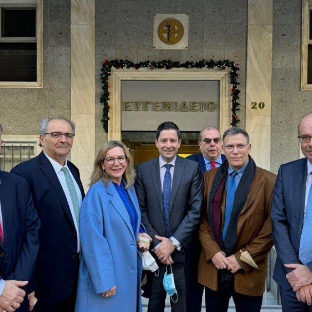 Ο Πρύτανης του ΕΚΠΑ Γεράσιμος Σιάσος επισκέφτηκε για ευχές τα νοσοκομεία Αρεταίειο, Αιγινήτειο και Ευγενίδειο
