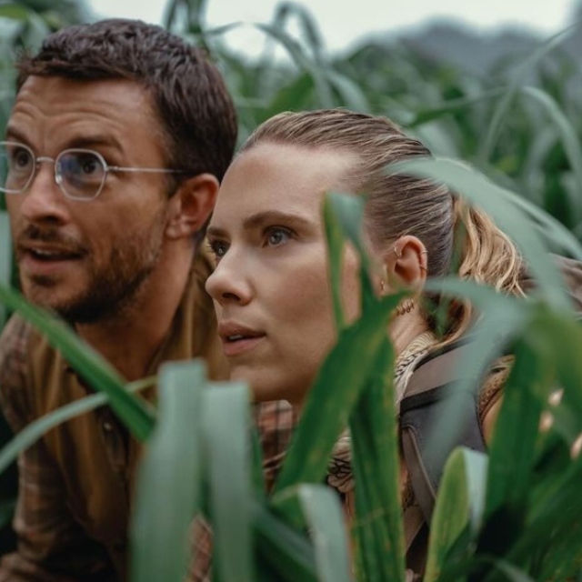 Jurassic World Rebirth: Κυκλοφόρησαν οι πρώτες εικόνες με πρωταγωνιστές τη Σκάρλετ Γιόχανσον και τον Τζόναθαν Μπέιλι 
