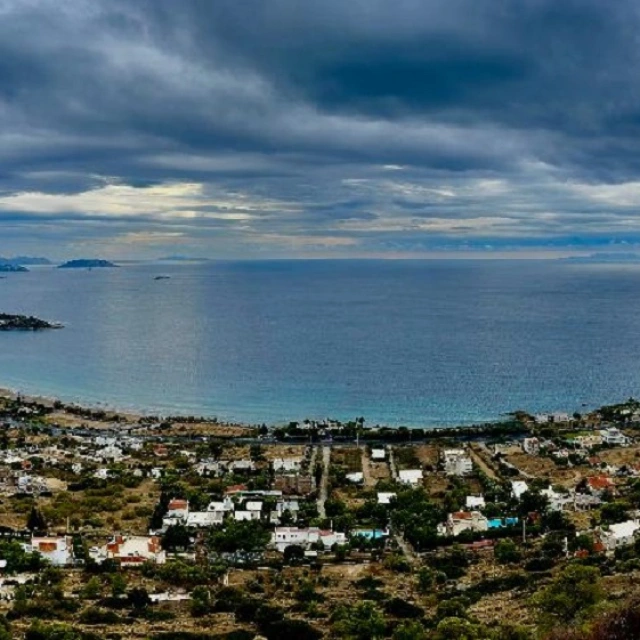 Αθηναϊκή Ριβιέρα: Πόλος έλξης για ξένους αγοραστές - Γιατί την προτιμούν από τη Γαλλική, την Ισπανική και την Ιταλική, πού κυμαίνονται οι τιμές