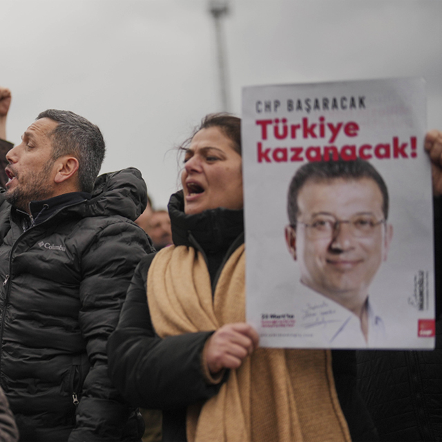 Παύθηκε από δήμαρχος Κωνσταντινούπολης ο Ιμάμογλου μετά την προφυλάκισή του - Μιλά για προδοσία κατά της Τουρκίας και καλεί σε νέες μαζικές διαδηλώσεις
