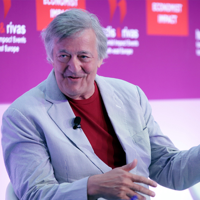 «Είμαστε πραγματικά κοντά στην επιστροφή των Γλυπτών του Παρθενώνα» είπε ο Στίβεν Φράι στο συνέδριο του Economist