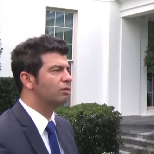 Απολύθηκε ο Τούρκος δημοσιογράφος μετά το «πήραμε τον π@@» για τη συνάντηση Τραμπ με Ερντογάν - Δείτε το βίντεο έξω από τον Λευκό Οίκο