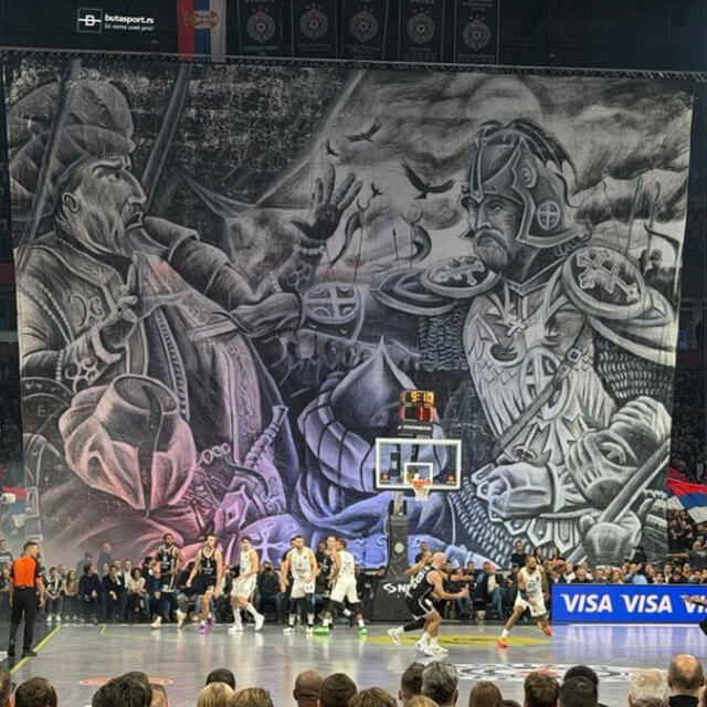 Έξαλλοι οι Τούρκοι για το πανό της Παρτιζάν στον αγώνα με τη Φενέρ - Έδειξαν Σέρβο ιππότη να σκοτώνει τον Σουλτάνο Μουράτ Α’