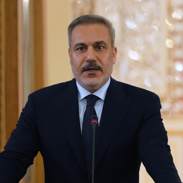 Τι κρύβεται πίσω από την επίθεση Φιντάν στην τριμερή Ελλάδας-Κύπρου-Ισραήλ: Ο περιφερειακός ανταγωνισμός της Άγκυρας με το Τελ Αβίβ και ο παράγοντας Τραμπ