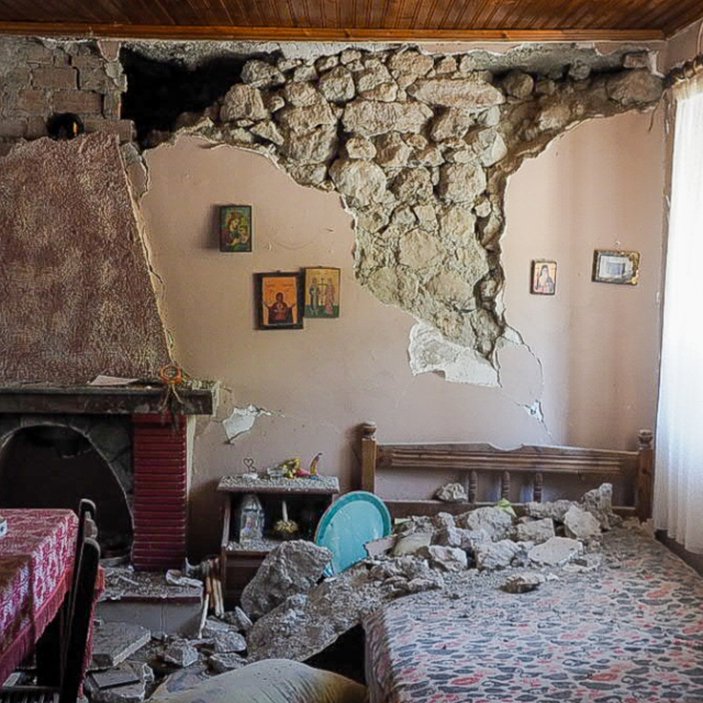 «Τρόμος, δεν πρόλαβα ούτε παπούτσια να βάλω»: Μαρτυρίες κατοίκων για τους σεισμούς στην Εύβοια