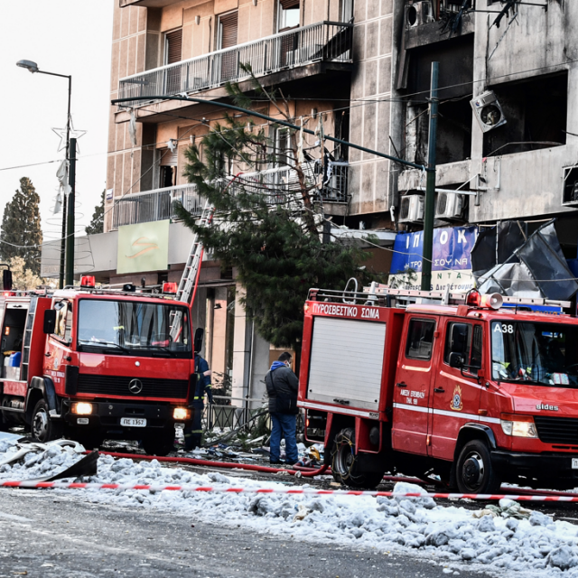 Κίνηση στους δρόμους: Κλειστή από τα ξημερώματα η λεωφόρος Συγγρού και στα δύο ρεύματα, έπειτα από την ισχυρή έκρηξη σε κτίριο