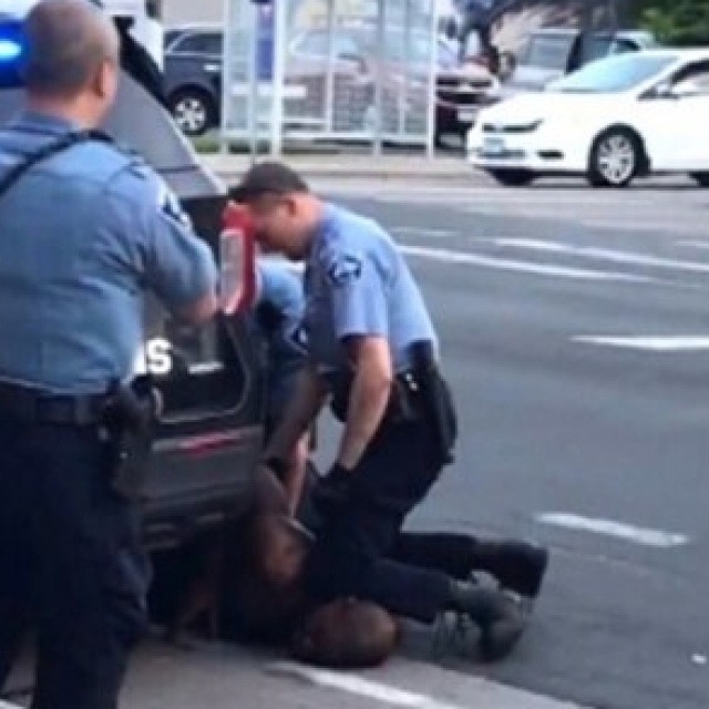Υπόθεση Φλόιντ: Παραδέχθηκε την ενοχή του για τη δολοφονία ο πρώην αστυνομικός Τόμας Λέιν