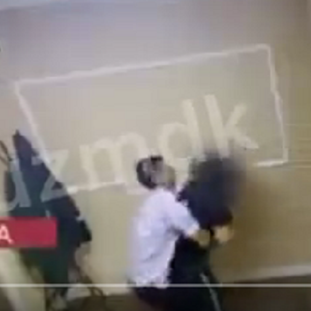 Καζακστάν - Απίθανο βίντεο: Ζηλιάρης σύζυγος παρεξηγεί αυτό που βλέπει και... επιτίθεται σε άντρα που σώζει τη γυναίκα του από πνιγμό!