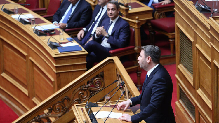 Ο Ανδρουλάκης πρότεινε αναβολή της συζήτησης στη Βουλή λόγω Μυλωνάκη -Tο εκτιμώ αλλά θα γίνει κανονικά διεμήνυσε ο Μητσοτάκης