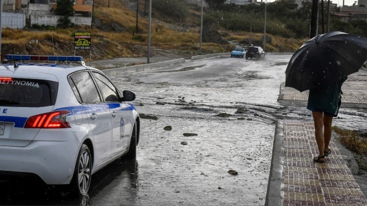 Υπερχείλισαν χείμαρροι μετά την κακοκαιρία στην Χαλκιδική: Διακοπές κυκλοφορίας σε δρόμους της περιοχής