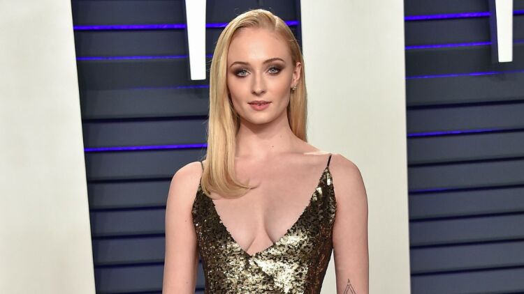 Σόφι Τέρνερ: Διακόπτονται προσωρινά τα γυρίσματα του «Tomb Raider» λόγω τραυματισμού της ηθοποιού