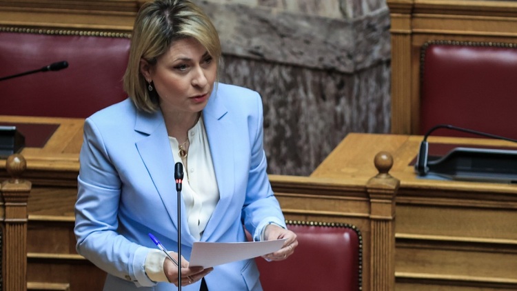 «Το τζάμπα πέθανε»: Αντιδράσεις για τις δηλώσεις της Χριστίνας Αλεξοπούλου για το κόστος στέγασης των εκπαιδευτικών, δείτε βίντεο
