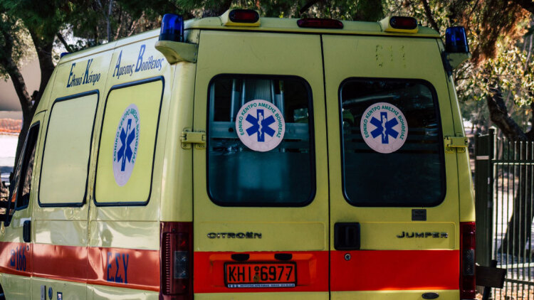 Άτομο χωρίς τις αισθήσεις του σε ατύχημα σε γκαράζ στο κέντρο της Αθήνας