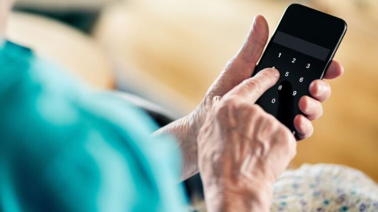 Καστοριά: Εξαπάτησαν τηλεφωνικά 93χρονη και απέσπασαν χρυσές λίρες και μετρητά