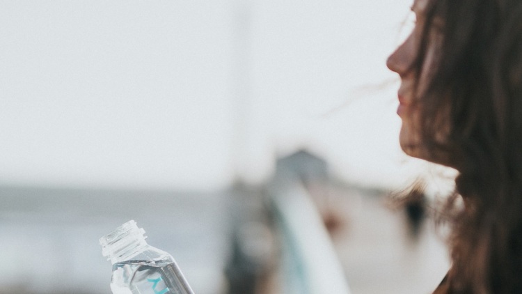 Γιατί δεν πρέπει ποτέ να χρησιμοποιούμε ξανά τα πλαστικά μπουκάλια μίας χρήσης
