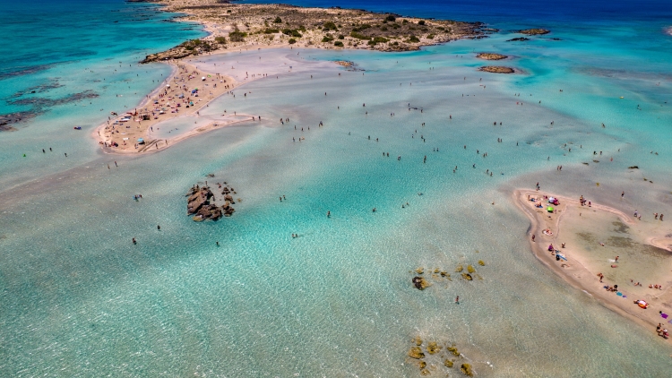 Τέσσερις ελληνικές παραλίες στις 20 κορυφαίες του κόσμου για το 2026 σύμφωνα με το TripAdvisor