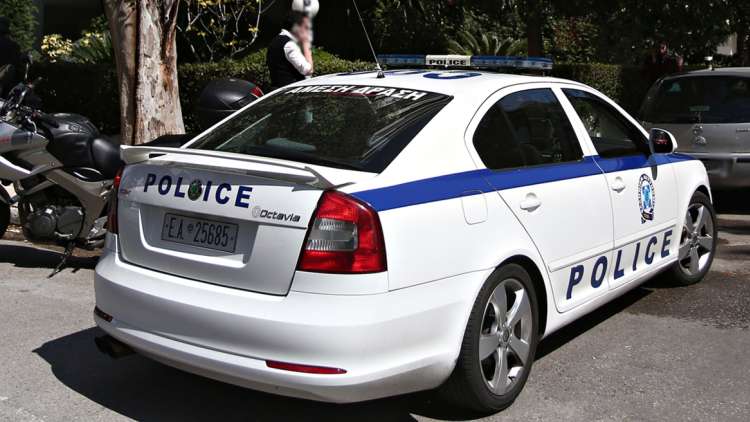 Συνελήφθη 16χρονη στην Αίγινα που απείλησε με σουγιά συμμαθητές στη στάση του λεωφορείου
