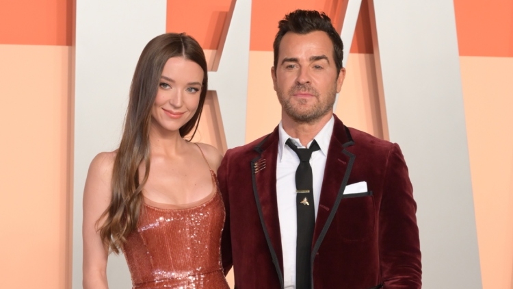 Ο Τζάστιν Θερού και η Νικόλ Μπράιντον Μπλουμ περιμένουν το πρώτο τους παιδί