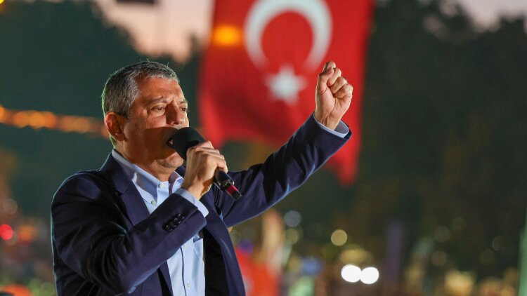 Χιλιάδες υποστηρικτές του Οζγκιούρ Οζέλ συγκεντρώθηκαν στην Άγκυρα και έκαναν πορεία διαμαρτυρίας, βίντεο