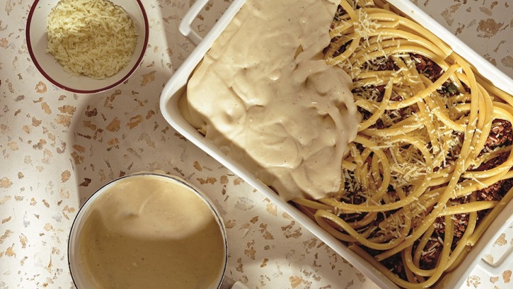 Παστίτσιο: Ο κιμάς, η μπεσαμέλ και το ψήσιμο, όπως μας συμβούλευσαν οι σεφ