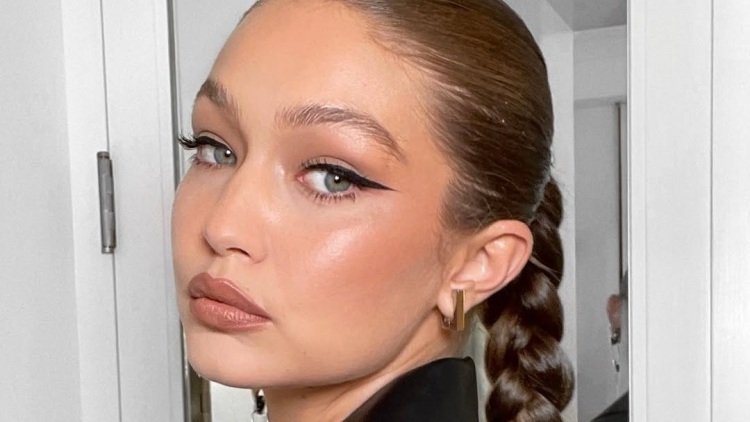 Πέντε hack που θα αλλάξουν για πάντα τον τρόπο που βάφετε τα μάτια σας
