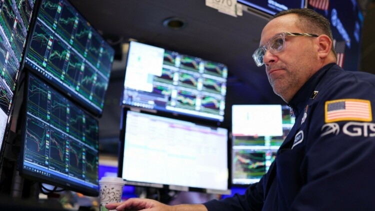 Θετικό κλίμα στις αγορές μετά τις εξελίξεις για το shutdown στις ΗΠΑ: Οι μετοχές ανεβαίνουν, τα ομόλογα υποχωρούν