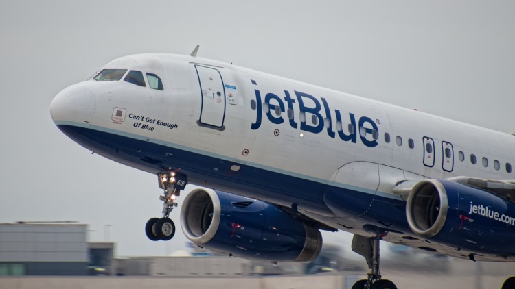 Παραλίγο σύγκρουση στρατιωτικού αεροσκάφους των ΗΠΑ με επιβατικό στην Καραϊβική